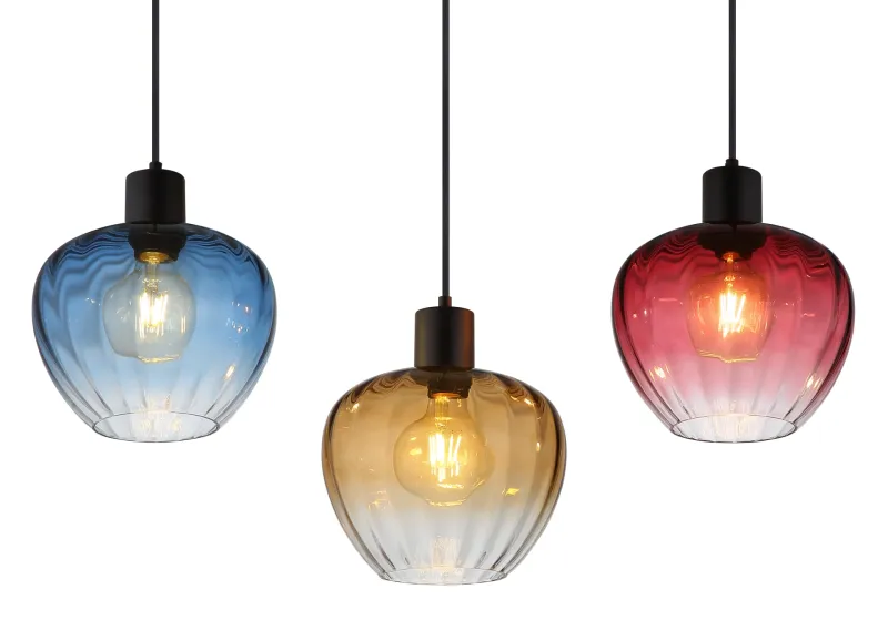 Toy 108cm Monivärinen kattovalaisin valmistajalta Globo Lighting - Varje glas finns i en av fyra levande f&auml;rger &ndash; r&ouml;d, bl&aring;, b&auml;rnsten och r&ouml;k &ndash; vilket skapar en harmonisk ljusst&auml;mning och ger rummet imponerande f&auml;rgaccenter.