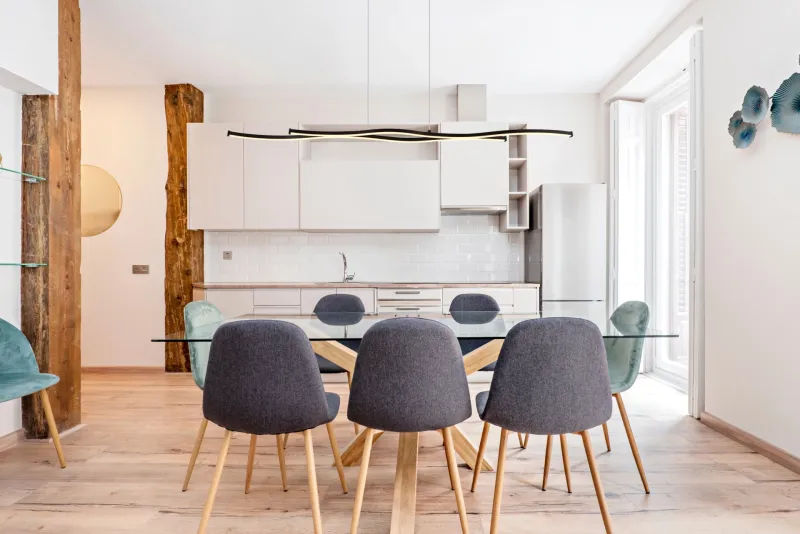 Boyd 110cm Musta kattovalaisin valmistajalta Globo Lighting - Ge ditt hem en modern touch med denna stilrena taklampa och njut av den perfekta balansen mellan design och funktion.