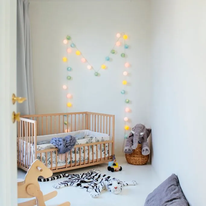 Irislights Fairytale 35-lights Monivärinen valmistajalta Irislights - Fairytalella on ihana v&auml;riskaala, ja palloja on saatavilla vaaleansinisen&auml;, vaaleankeltaisena, mintunvihre&auml;n&auml; ja vaaleanpunaisena.