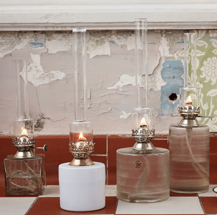 Kerosene Lamp Straight small Valkoinen valmistajalta Strömshaga - Suora petrolilamppu valkoista muovia ja messinki&auml;.