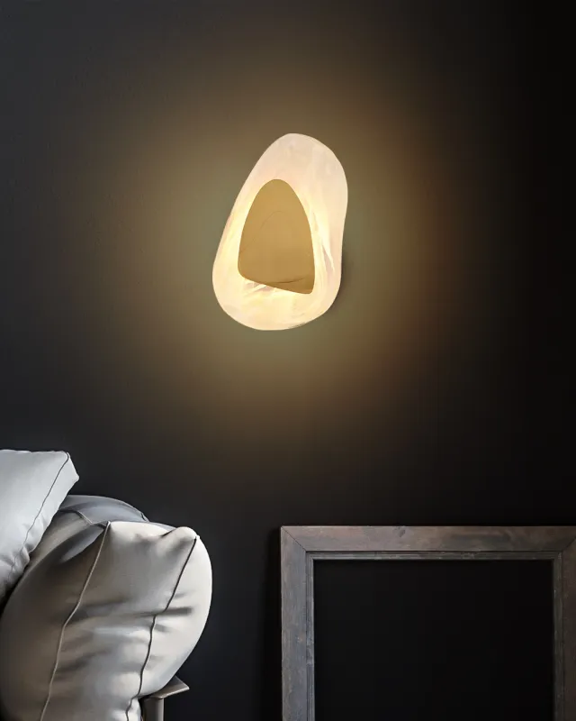 Dorsey 32cm Kulta seinävalaisin valmistajalta Globo Lighting - Dorsey v&auml;gglampa f&ouml;rtrollar med sin unika molnformade design och skapar en harmonisk atmosf&auml;r i varje rum.
