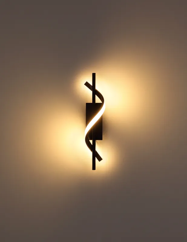 Watkins 47cm Musta seinävalaisin valmistajalta Globo Lighting - Watkins v&auml;gglampa &auml;r en stilren och modern belysningsl&ouml;sning som skapar en elegant atmosf&auml;r i ditt hem.