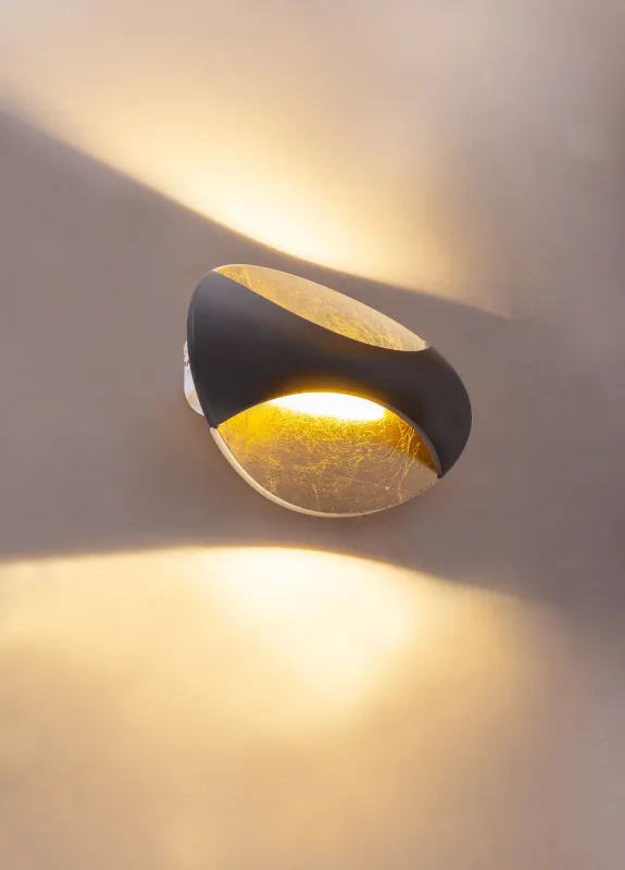 Alexandra 21cm Kulta seinävalaisin valmistajalta Globo Lighting - Den medf&ouml;ljande 6W LED-lampan ger en behaglig belysning med 230 lumen och en varm ljusf&auml;rg p&aring; 3000K.