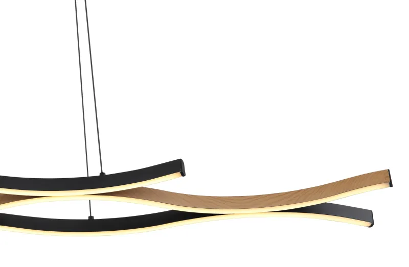 Geronimo 108cm Luonto kattovalaisin valmistajalta Globo Lighting - Den mattsvarta metall- och aluminiumstommen, kompletterad med tr&auml;liknande dekorationer och en opalf&auml;rgad plastsk&auml;rm, ger en stilren och harmonisk estetik.