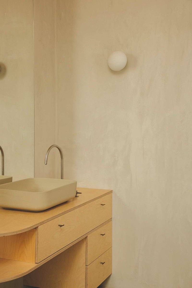 Nubo Ø12 Valkoinen kylpyhuoneen valaisin valmistajalta Faro Barcelona - IP44-luokituksen ansiosta se on kosteutta kest&auml;v&auml; ja sopii t&auml;ydellisesti kylpyhuoneisiin tai k&auml;yt&auml;viin.