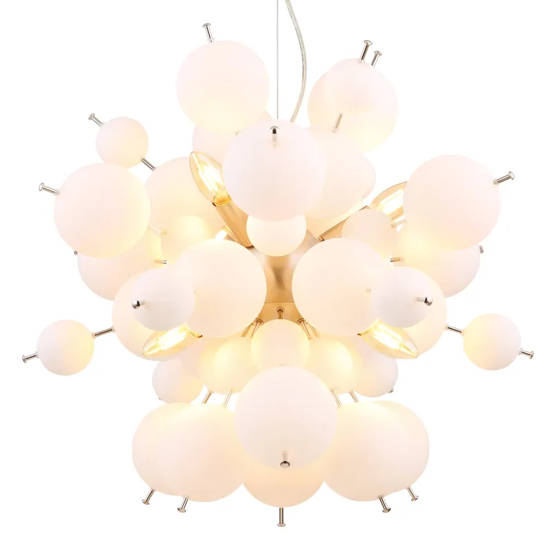 Udo Ø55 Valkoinen kattovalaisin valmistajalta Globo Lighting - Dess unika design imponerar med en rund form d&auml;r eleganta metallst&auml;nger sammanl&auml;nkas med dekorativa kulor i olika storlekar.