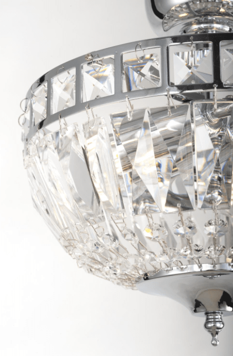 Flores Ø25 Hopea kristalli valmistajalta Norrsken Design - Käsin leikatut Class 1 K9 -kiteet antavat upean kiillon ja luovat kauniin valon leikin, joka muuttaa minkä tahansa huoneen kimaltelevaksi keitaaksi.