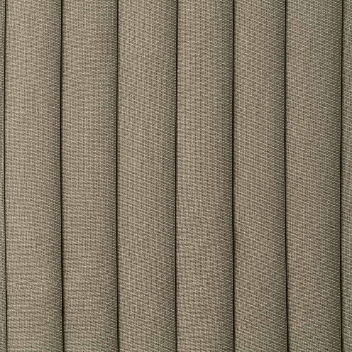 Samba 50cm Vihreä pöytävalaisin valmistajalta Faro Barcelona - T&auml;ss&auml; p&ouml;yt&auml;valaisimessa on tyylik&auml;s musta jalusta ja vihre&auml; tekstiilivarjostin nauhakuviolla, joka antaa pehme&auml;n ja miellytt&auml;v&auml;n hehkun.