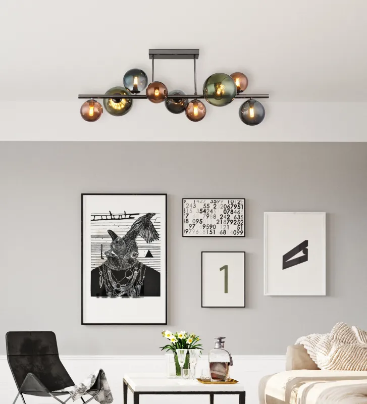 Riha 87cm Monivärinen plafondi valmistajalta Globo Lighting - Glaskuporna i brons, gr&ouml;nt och petrol ger lampan en unik karakt&auml;r och eleganta f&auml;rginslag som kompletterar modern inredning.