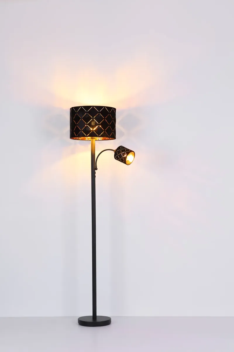 Sunna Musta lattiavalaisin valmistajalta Globo Lighting - Den runda stommen i h&ouml;gkvalitativ svart metall ger stabilitet och tidl&ouml;s charm, medan den svarta lampsk&auml;rmen i sammet med dekorativa utsk&auml;rningar tillf&ouml;r en lyxig k&auml;nsla och skapar ett fascinerande ljusspel.