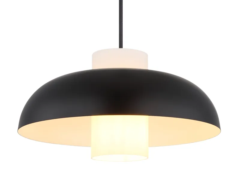 Lowe Ø38 Musta kattovalaisin valmistajalta Globo Lighting - Den runda sk&auml;rmen i mattsvart metall ger ett elegant och tidl&ouml;st uttryck, medan den cylinderformade sk&auml;rmen i opalglas sprider ett mjukt och behagligt ljus.