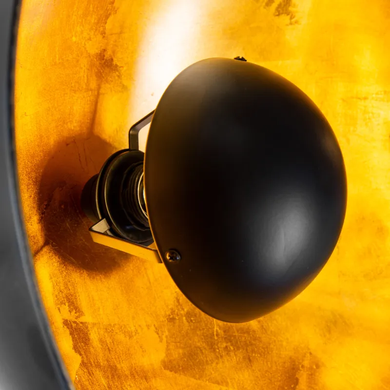 Timo Musta lattiavalaisin valmistajalta Globo Lighting - Timo&nbsp;&auml;r en modern golvlampa med en industriell touch som ger rummet en varm och inbjudande atmosf&auml;r.