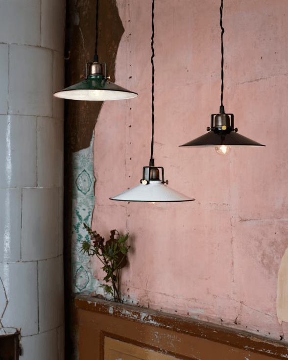 Suutarinlamppu Herbert Ø23 Musta ikkunavalaisin valmistajalta Strömshaga - Valaisimella ei ole yhteyttä, ei seinään eikä kattoon, vaan voit valita mihin haluat liittää.