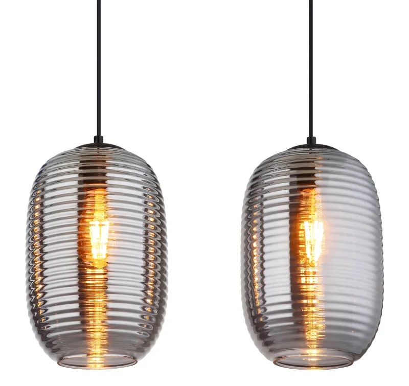 Jefrey 110cm Savun värinen kattovalaisin valmistajalta Globo Lighting - Denna eleganta taklampa har en avl&aring;ng form och &auml;r utrustad med fyra rundade kupor i r&ouml;kf&auml;rgat glas.