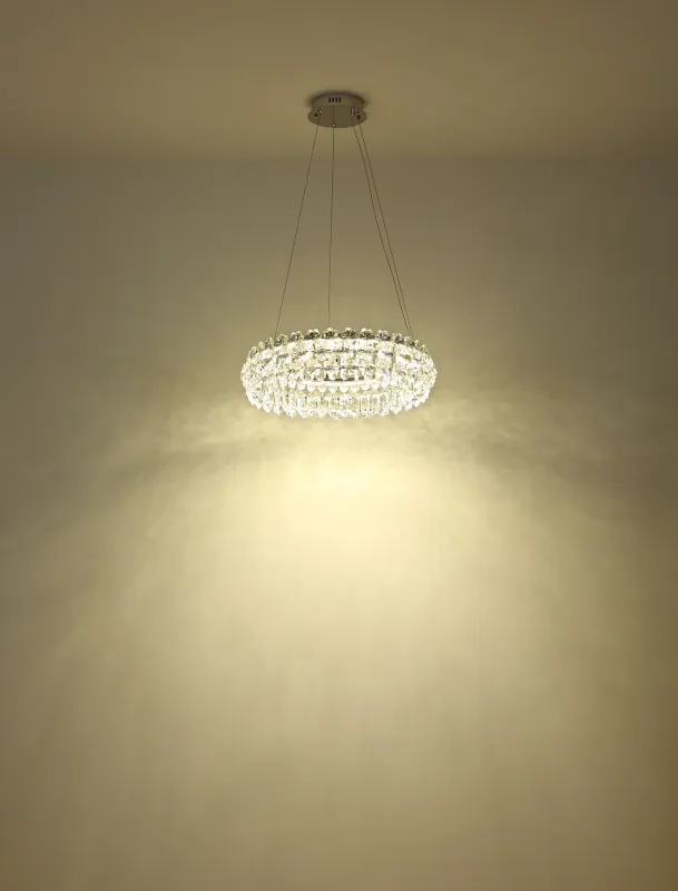 Diann Ø60 Kromi kattovalaisin valmistajalta Globo Lighting - Med en diameter p&aring; 60 cm och en imponerande ljusstyrka p&aring; 4460 lumen ger den en kraftfull och j&auml;mn belysning.