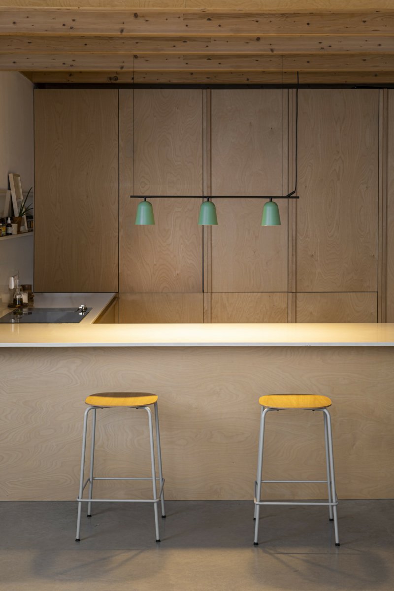 Studio 92cm Vihreä kattovalaisin valmistajalta Faro Barcelona - Studio sopii sek&auml; moderniin kotiin ett&auml; muotoilutietoisiin toimistoihin &ndash; t&auml;ydellinen valinta, kun haluat yhdist&auml;&auml; toimivuuden ja estetiikan.