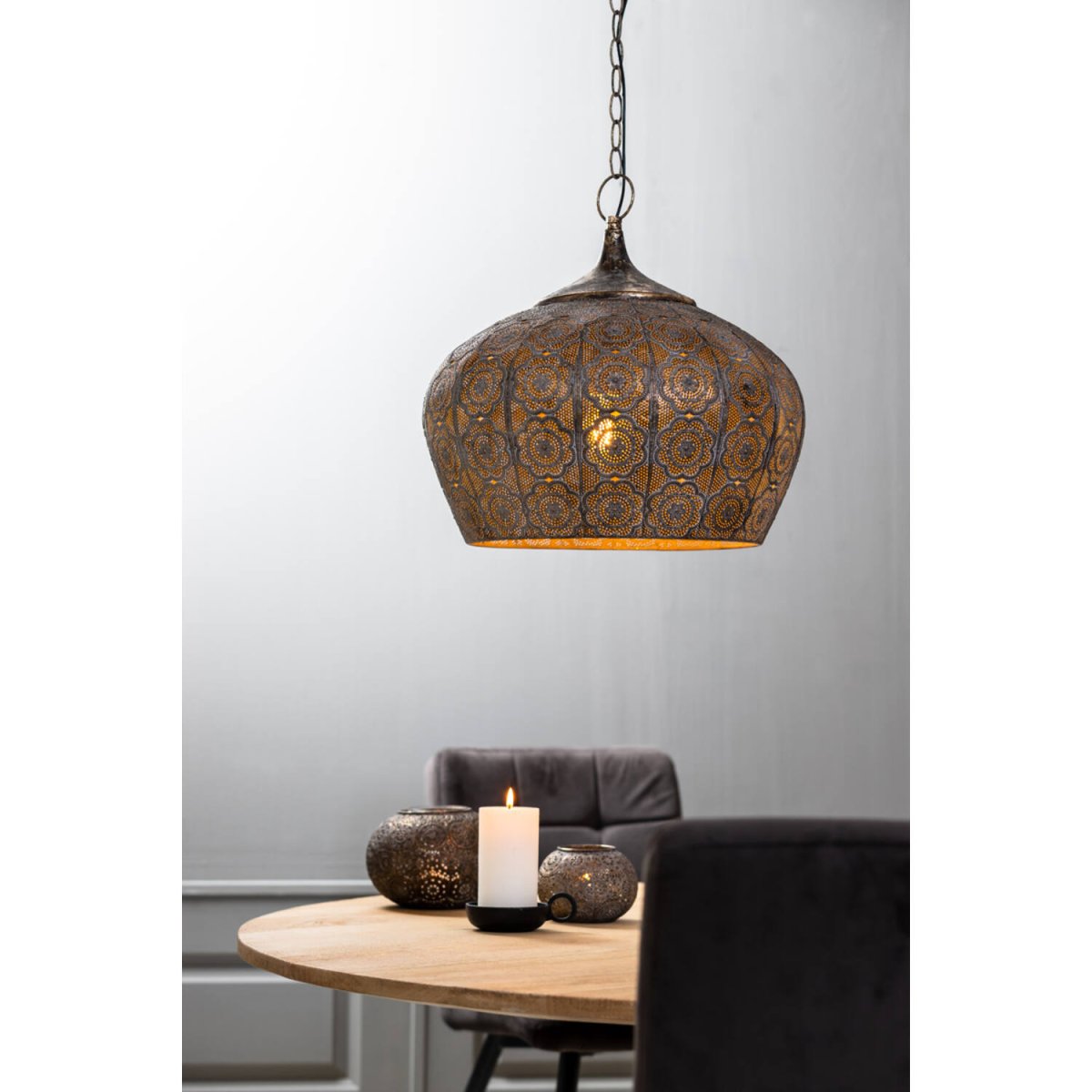 Emine Ø43 Pronssi kattovalaisin valmistajalta Light & Living - Emine on elegantti metallinen kattovalaisin, jossa on ruskehtavan kultainen viimeistely ja yksityiskohtainen rei'itetty kuvio.
