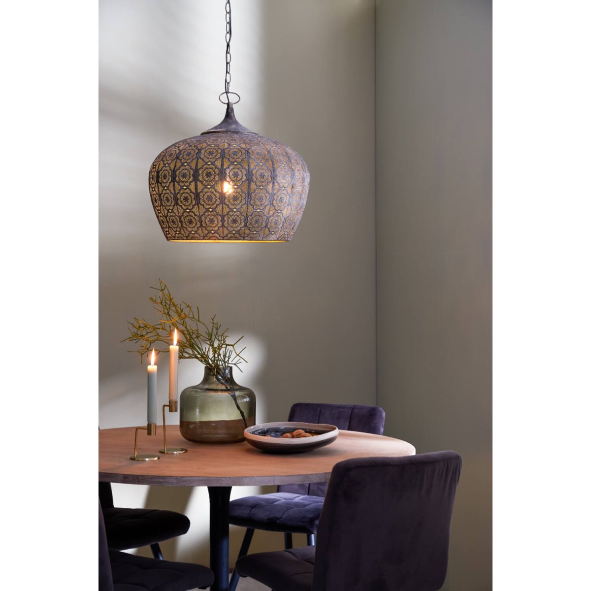 Emine Ø52 Pronssi kattovalaisin valmistajalta Light & Living - Emine on elegantti metallinen kattovalaisin, jossa on ruskehtavan kultainen viimeistely ja yksityiskohtainen rei'itetty kuvio.
