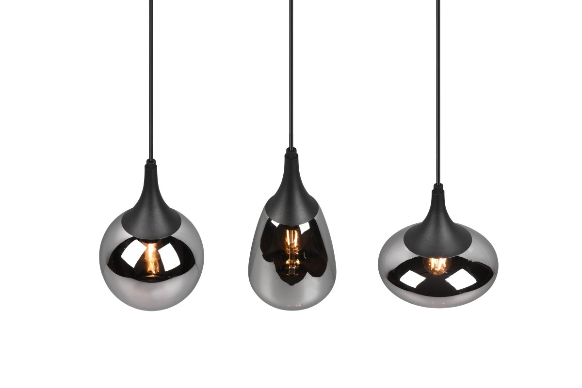 Lumina 68cm Musta kattovalaisin valmistajalta Trio Lighting - Kolmen n&auml;yt&ouml;n eri muodot sek&auml; metallin ja lasin yhdistelm&auml; luovat kauniin ja ainutlaatuisen valotunnelman ja antavat ruokailualueellesi modernin vaikutelman.