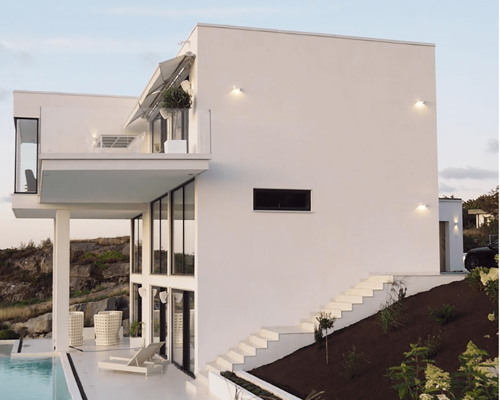 Jubilar II Valkoinen ulkovalo valmistajalta Westal - Takana on kaksi&aring; tulot ja lähdöt sekä pikaliitinrima helpottamaan edelleenlähetystä.