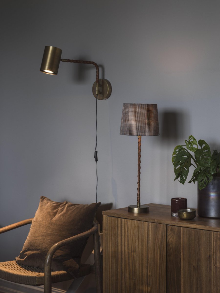 Nora 25cm Kulta seinävalaisin valmistajalta PR Home - 38 cm n&auml;ytt&ouml; mukaan lukien.