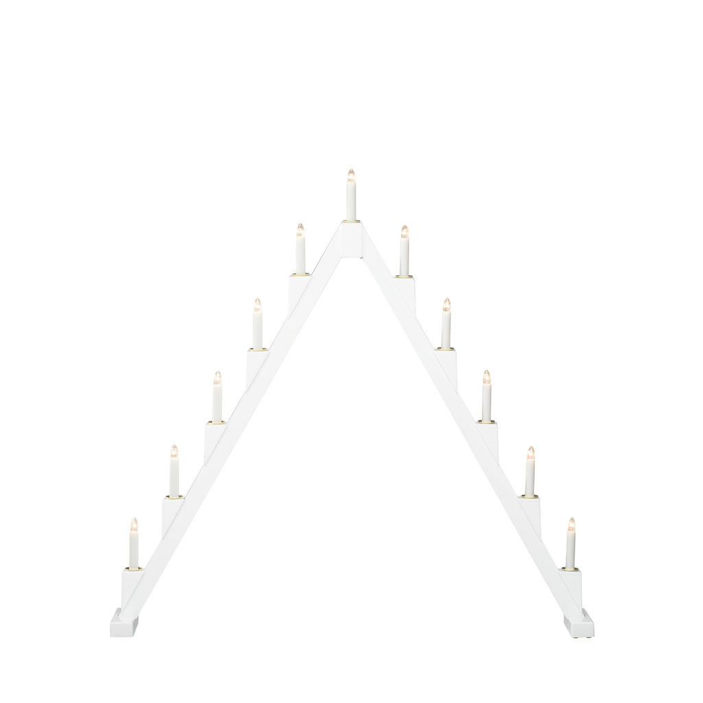 Candelabra 11 Lights Valkoinen valmistajalta Konstsmide - Taitettava s&auml;hk&ouml;inen kynttil&auml;njalka, jossa on 11 kynttil&auml;&auml;, valmistettu valkoiseksi maalatusta puusta ja koristeltu messinkirenkailla jokaisen kynttil&auml;n ymp&auml;rill&auml; elegantin kosketuksen luomiseksi.