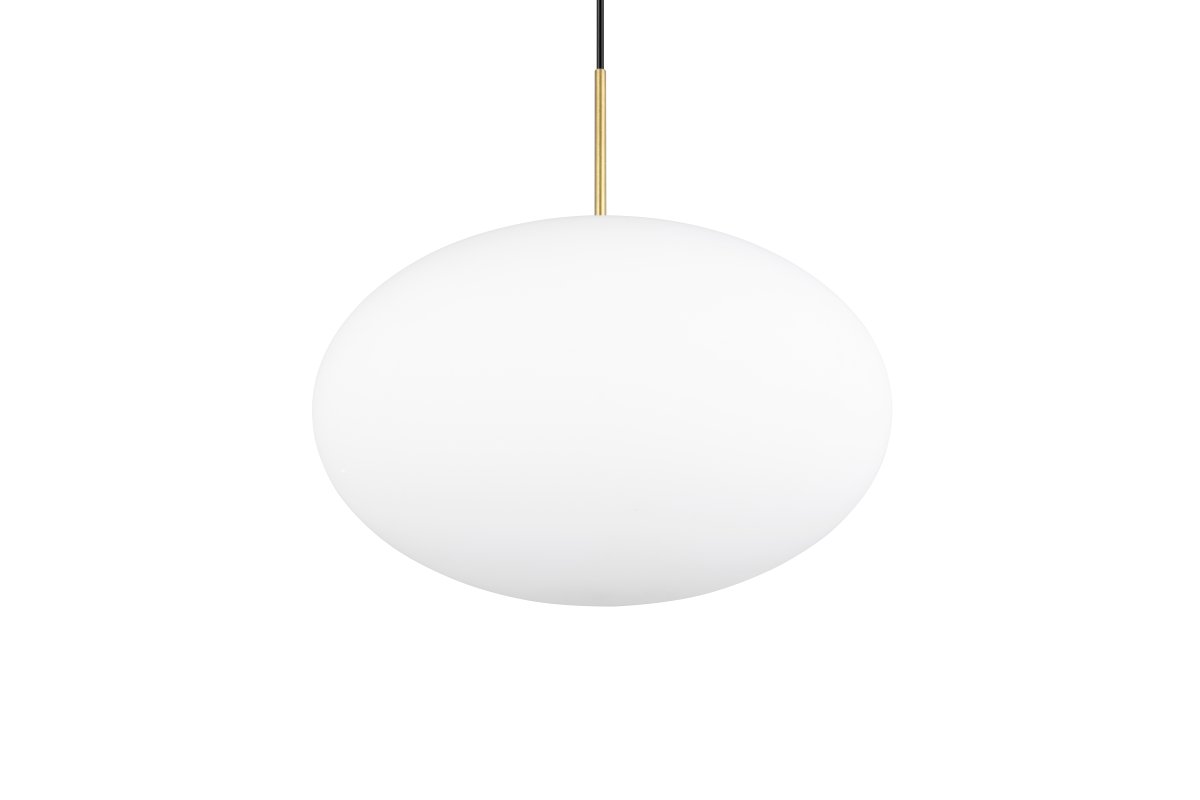 Fomento Ø40 Matta messinki kattovalaisin valmistajalta Trio Lighting - Mattan messingin ja valkoisen lasin yhdistelmä luo ylellisyyden ja hienostuneisuuden tunteen.