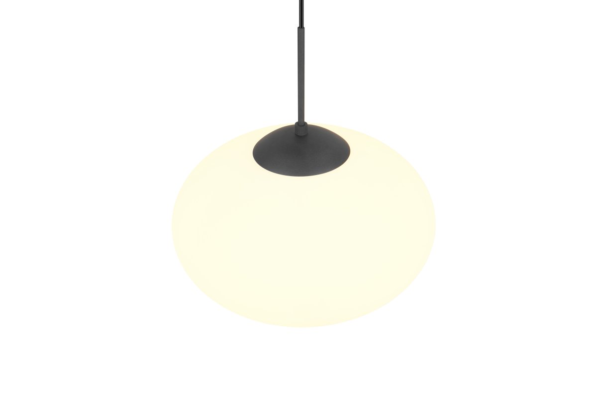 Fomento Ø40 Musta kattovalaisin valmistajalta Trio Lighting - Mattamustan ja valkoisen lasin yhdistelmä luo ylellisyyden ja hienostuneisuuden tunteen.