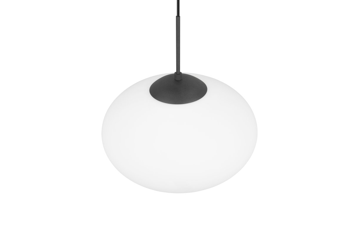 Fomento Ø40 Musta kattovalaisin valmistajalta Trio Lighting - Mattamustan ja valkoisen lasin yhdistelmä luo ylellisyyden ja hienostuneisuuden tunteen.