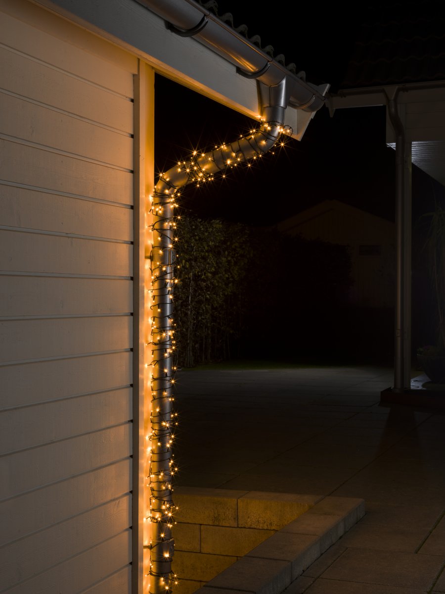 Valosarja 100 LED meripihka 15m Vihreä valmistajalta Konstsmide - Valot tuottavat noin 5 lumenia kukin ja ne on sijoitettu 10 cm:n välein 10 metriä pitkän sarjan varrelle.