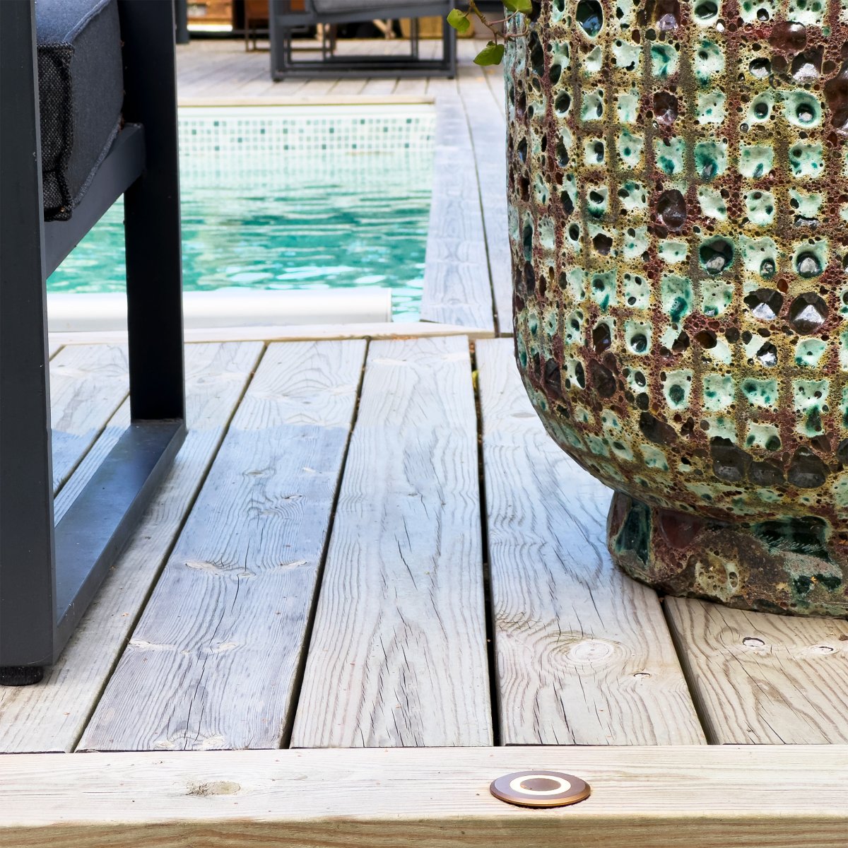 Lynx Pronssi valmistajalta Lightson - Pronssinv&auml;rinen Lynx on kaunis kaikissa ymp&auml;rist&ouml;iss&auml; ja ehk&auml; hieman erityisen n&auml;ytt&auml;v&auml;, jos puutarhassasi on Corten-ter&auml;ksisi&auml; yksityiskohtia.