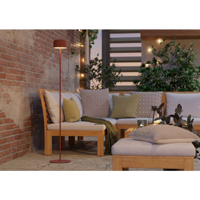 Roccanova 120cm PUNAINEN aurinkokennolamppu valmistajalta Eglo - Lamppu on helppo ladata aurinkopaneelin tai mukana tulevan USB-kaapelin kautta, ja siinä on kosketushimmennin, jossa on kolme kirkkaustasoa valaistuksen säätämiseksi tarpeen mukaan.