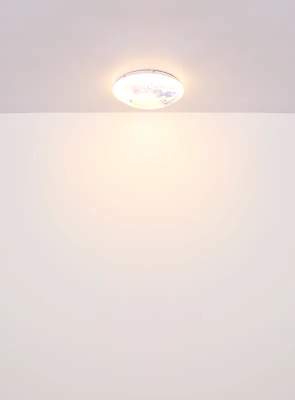 Gaia Ø35 Valkoinen lasten valaisin valmistajalta Globo Lighting - Ett utm&auml;rkt val f&ouml;r vardagsrum, kontor eller barnrum och fungerar b&aring;de som en funktionell ljusk&auml;lla och en dekorativ inredningsdetalj.