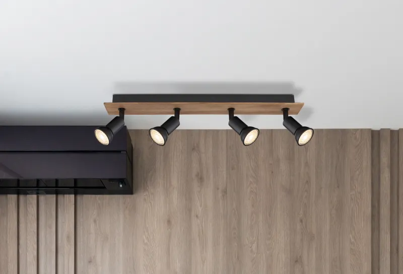 Drew 4 Luonto kohdevalaisin valmistajalta Globo Lighting - Drew &auml;r en stilren takspotlight som imponerar med sin design i svart metall och m&ouml;rkt tr&auml;.