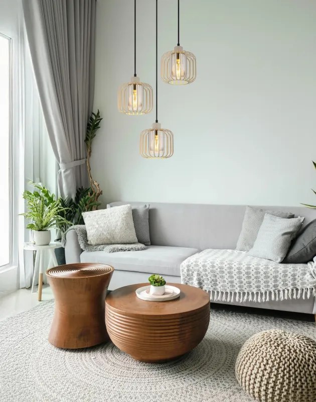 Alfred Ø44 Hiekka kattovalaisin valmistajalta Globo Lighting - Den &auml;r tillverkad av sandf&auml;rgad matt metall och har mjukt rundade metalln&auml;tssk&auml;rmar med en inre glascylinder, som skapar ett elegant och luftigt uttryck.