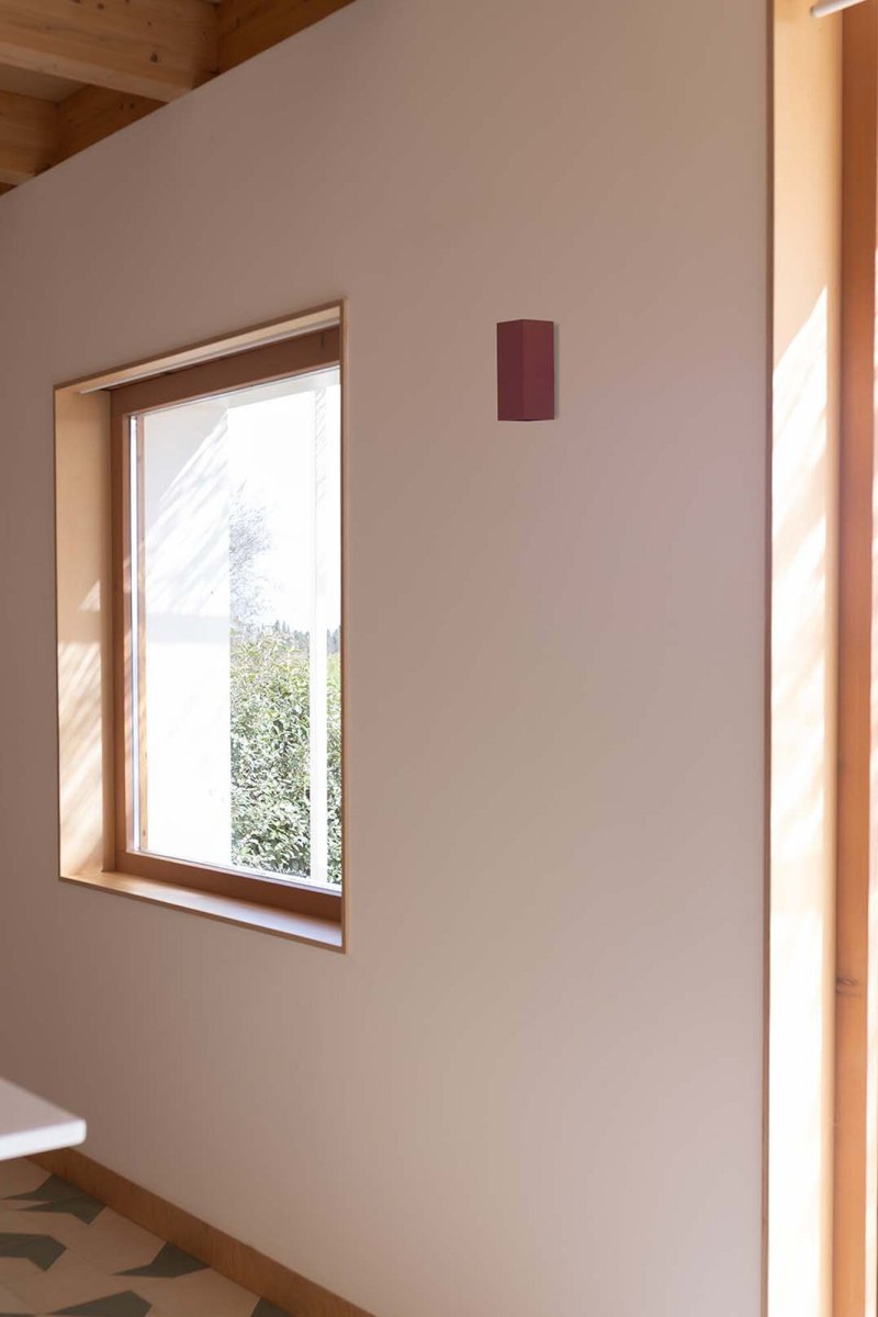 Lune 15cm Terrakotta uurrettu seinävalaisin valmistajalta Faro Barcelona - Lune on neli&ouml;nmuotoinen sein&auml;valaisin, jossa on uurrettu terrakottapinta, ja se sopii t&auml;ydellisesti k&auml;yt&auml;ville ja k&auml;yt&auml;ville.