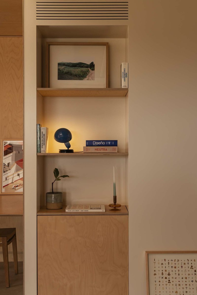 Bela 24cm Sininen työpöytävalaisin valmistajalta Faro Barcelona - Bela on monipuolinen valaisin, joka sopii kaikenlaisiin sisustustyyleihin.