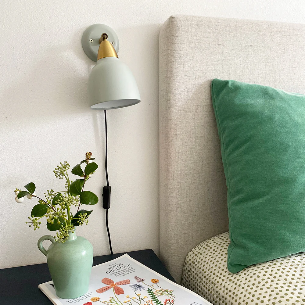 Urban Short Vaaleanvihreä lukulamppu valmistajalta Superliving - Ihanteellinen makuuhuoneeseen, olohuoneeseen tai ty&ouml;huoneeseen &ndash; Urban Short on joustava ja ajaton valaistusratkaisu, joka korostaa mink&auml; tahansa huoneen tyyli&auml;!