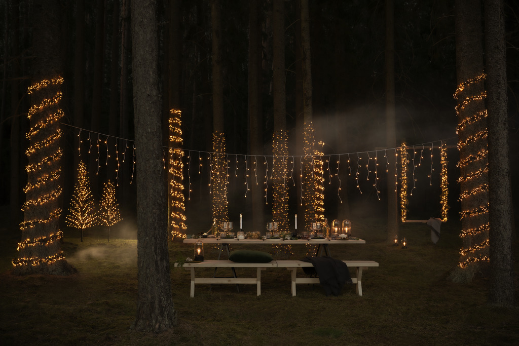 Valosarja amber 24m Musta valmistajalta Konstsmide - Valosilmukka vaatii 4xLR20 (1,5 V), joka ei sis&auml;lly toimitukseen ja jolla on vaikuttava palamisaika; jopa 400 tuntia.