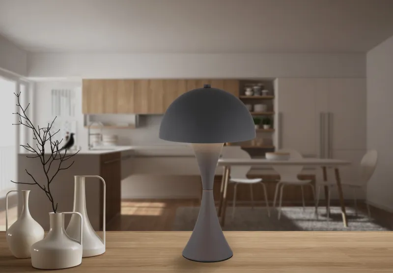 Dima 36cm Musta pöytävalaisin valmistajalta Globo Lighting - Perfekt f&ouml;r moderna milj&ouml;er, d&auml;r den ger en sofistikerad touch samtidigt som den sprider behagligt ljus.