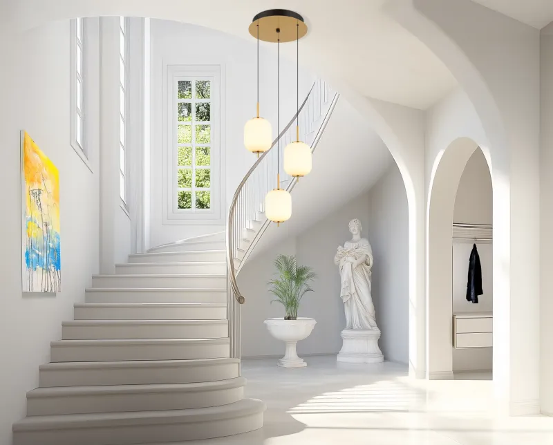 Ewald Ø38 Messinki kattovalaisin valmistajalta Globo Lighting - &nbsp;Lampan &auml;r tillverkad av en exklusiv kombination av m&auml;ssing, mattsvart metall och opalglas, vilket ger en sofistikerad och harmonisk k&auml;nsla.