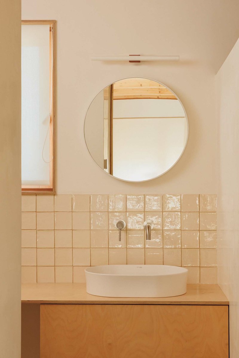 Calma 50cm Terrakotta kylpyhuoneen valaisin valmistajalta Faro Barcelona - Calma on terrakottapintainen sein&auml;valaisin, joka sopii t&auml;ydellisesti yleisvalaistukseen esimerkiksi keitti&ouml;ihin, k&auml;yt&auml;ville tai k&auml;yt&auml;ville.