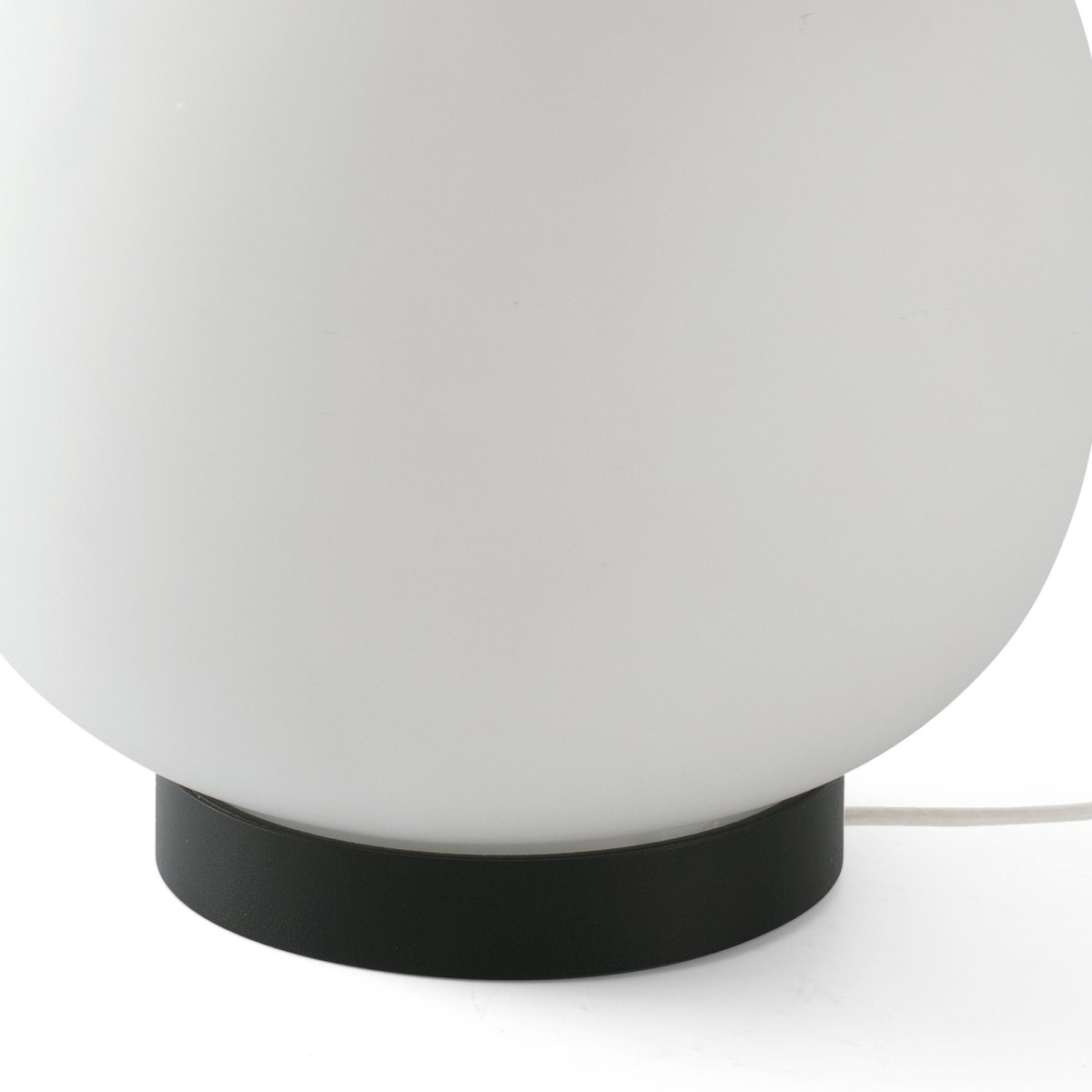 Amelia 22cm Valkoinen pöytävalaisin valmistajalta Faro Barcelona - Py&ouml;ristetty diffuusori tarjoaa miellytt&auml;v&auml;&auml; valoa ilman h&auml;ik&auml;isy&auml; ja luo l&auml;mpim&auml;n ja kutsuvan tunnelman.