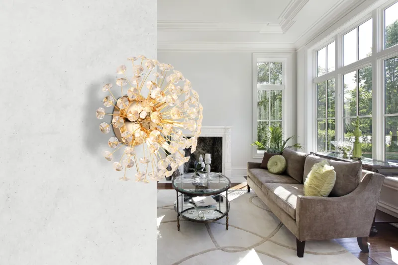 Katrina Ø40 Kulta seinävalaisin valmistajalta Globo Lighting - Den runda stommen i guldf&auml;rgad metall och den halvsf&auml;riska sk&auml;rmen i klara K9-kristaller skapar en lyxig och inbjudande atmosf&auml;r.