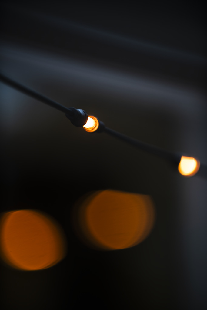 Valosarjan Laajennusosa Amber 6m Musta valmistajalta Konstsmide - Antaa l&auml;mpim&auml;n, tunnelmallisen hehkun ja sopii t&auml;ydellisesti artikkelin 3625-800 kanssa.