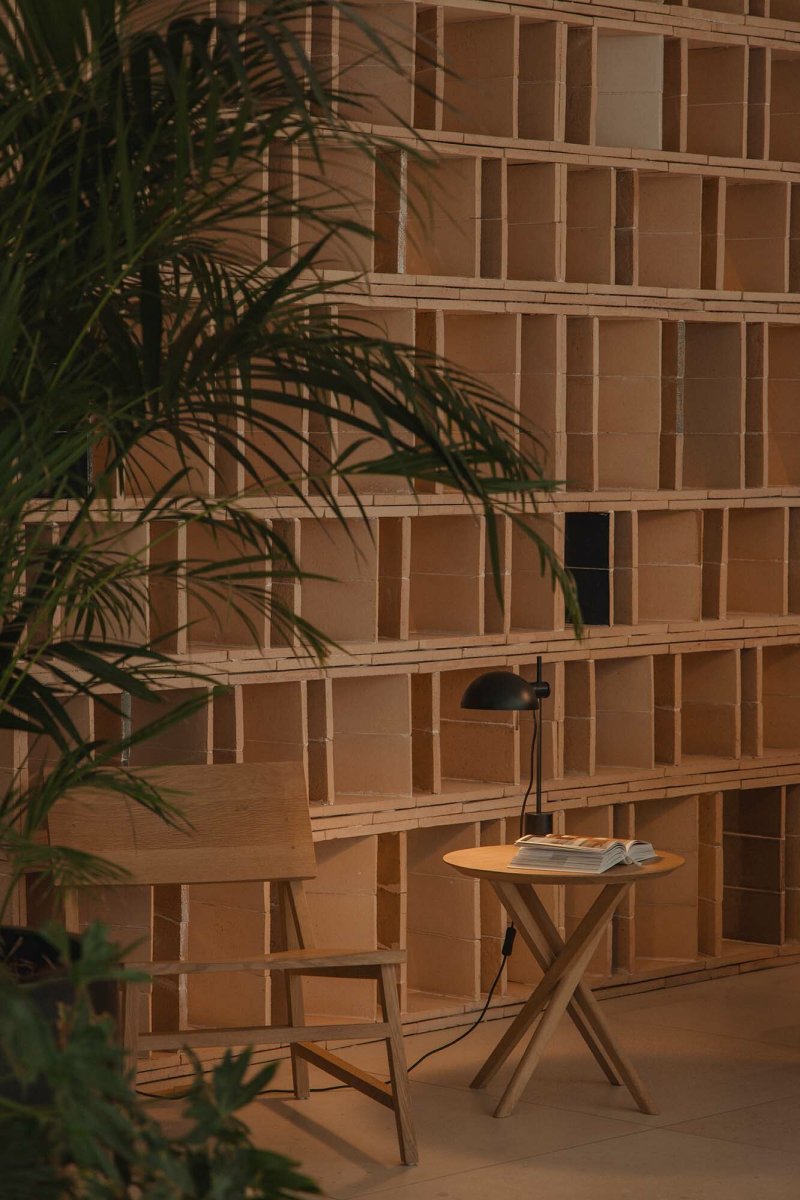 Matilda 43cm Musta työpöytävalaisin valmistajalta Faro Barcelona - K&auml;&auml;ntyv&auml; varjostin ja s&auml;&auml;dett&auml;v&auml; korkeus tarjoavat joustavaa valaistusta &ndash; t&auml;ydellinen ty&ouml;p&ouml;yd&auml;lle, y&ouml;p&ouml;yd&auml;lle tai nurkkaan.