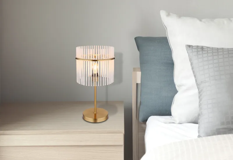 Gorley 55cm Kulta pöytävalaisin valmistajalta Globo Lighting - Med sitt genomt&auml;nkta utf&ouml;rande och h&ouml;gkvalitativa material sm&auml;lter Gorley harmoniskt in i moderna inredningsstilar och ger varje rum en stilfull touch.