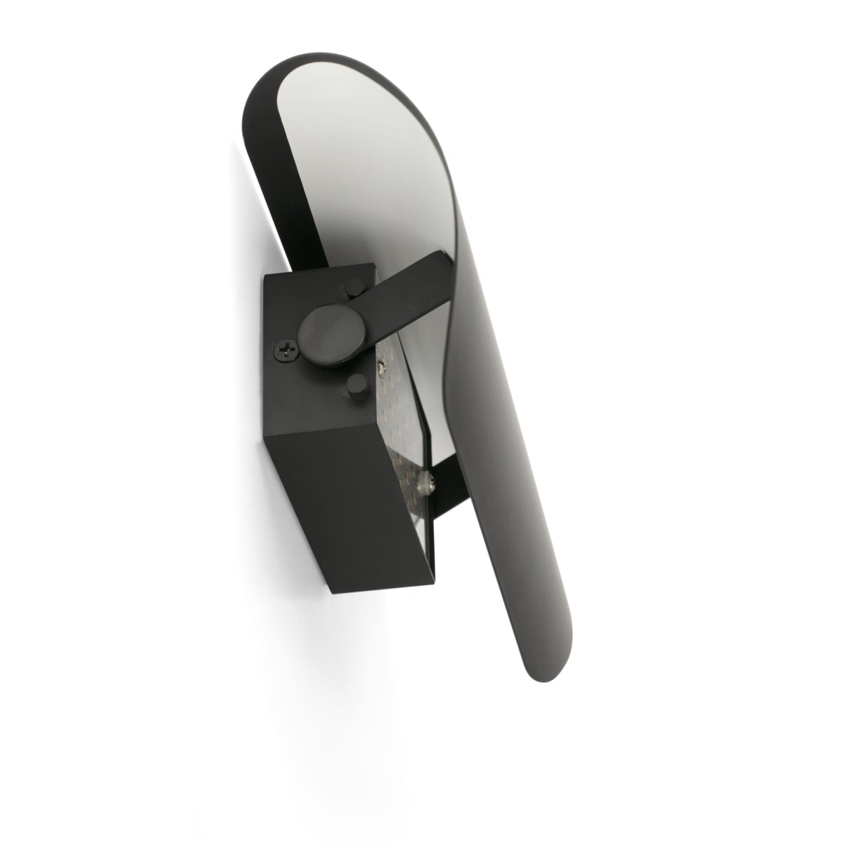 Novo 25cm Musta seinävalaisin valmistajalta Faro Barcelona - Novo on moderni mattamusta sein&auml;valaisin, joka yhdist&auml;&auml; tyylin ja toimivuuden.