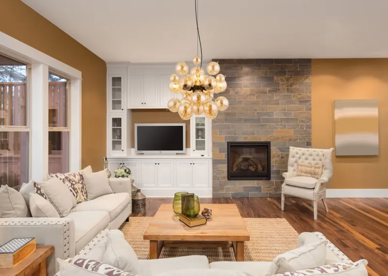 Udo Ø50 Keltainen kattovalaisin valmistajalta Globo Lighting - Lampans sk&auml;rm best&aring;r av vackra glasklot i en varm b&auml;rnstensf&auml;rg, vilket skapar en mjuk och inbjudande ljusst&auml;mning med ett bl&auml;ndfritt, harmoniskt sken.