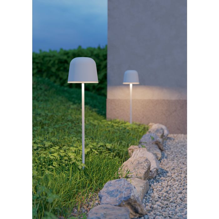 Mannera 20cm Harmaa Siirrettävä valmistajalta Eglo - Se on helppo ladata mukana tulevalla USB-kaapelilla, joten se on helppo ottaa mukaan minne tahansa - riippumatta siit&auml;, oletko terassilla, puutarhassa tai piknikill&auml;.